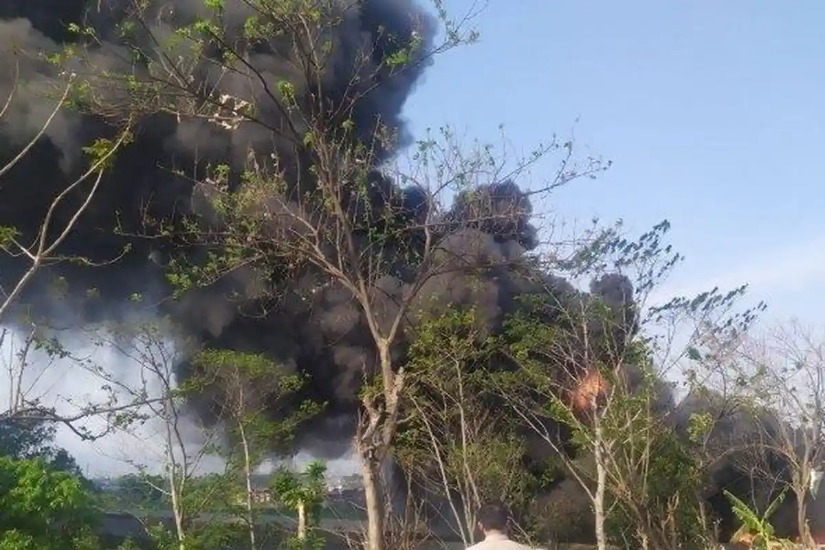 Pipa Pertamina Dekat Tol Purbaleunyi Terbakar Selasa Siang, Api Membumbung Tinggi, 1 Orang Tewas