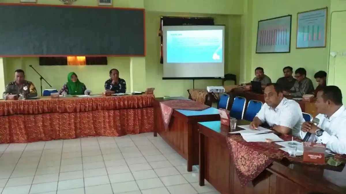 Sempat Terjadi Tarik Ulur, Disepakati Penindakan APK tetap Dilakukan Kamis Pagi