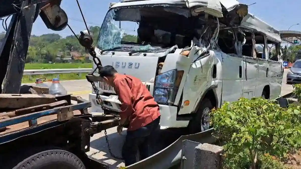 Begini Kondisi Elf yang Alami Kecelakaan di Tol Bawen Semarang, 4 Penumpangnya Tewas