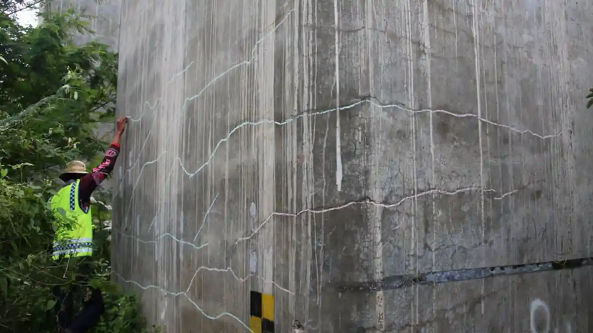 VIDEO: Ini Kondisi Jembatan Cisomang yang Sedang Diperbaiki Petugas
