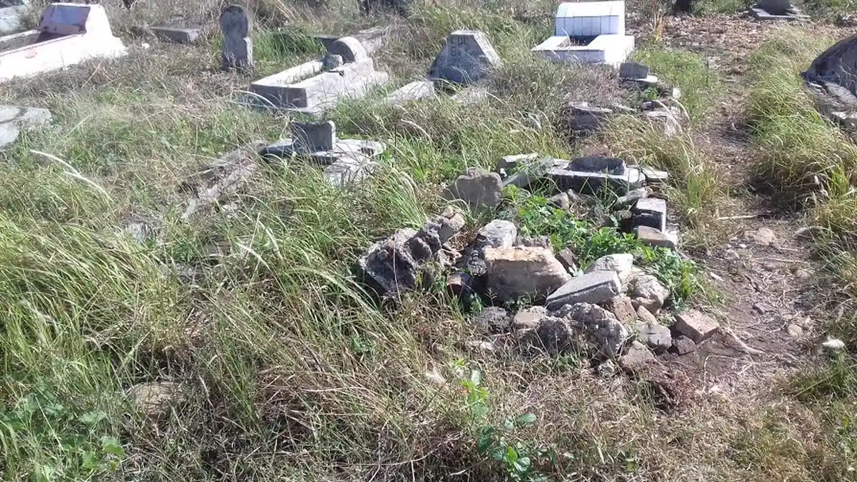 Lihat, Taman Makam Pahlawan Turatea Jeneponto Sekarang, Memprihatinkan - tmp-8_20160803_112436.jpg