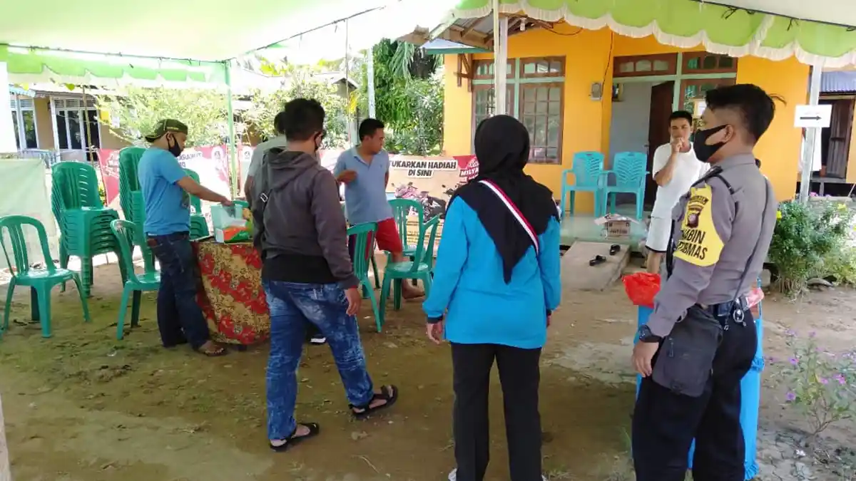 Polsek Jungkat Mempawah Kawal Pendistribusian Alat e-Voting Pilkades