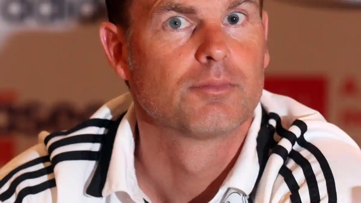 Frank de Boer Tak Pernah Perhatikan Sepak Bola Indonesia