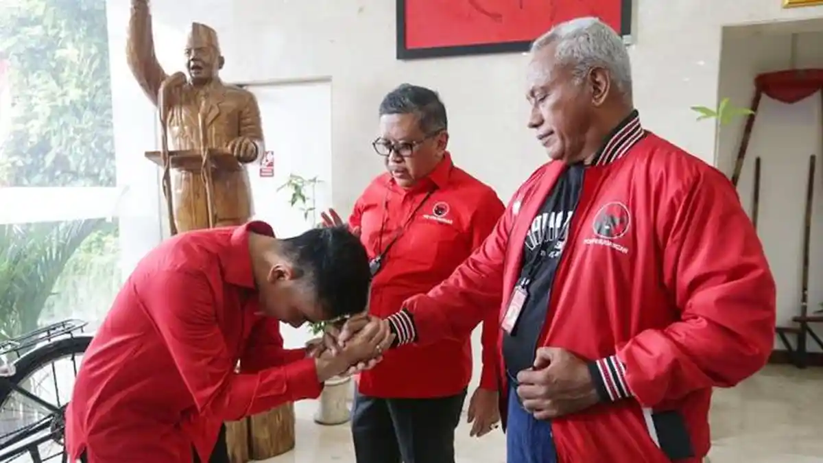 Jamu Prabowo Subianto di Solo, Gibran Terima Banyak Wejangan di DPP PDIP