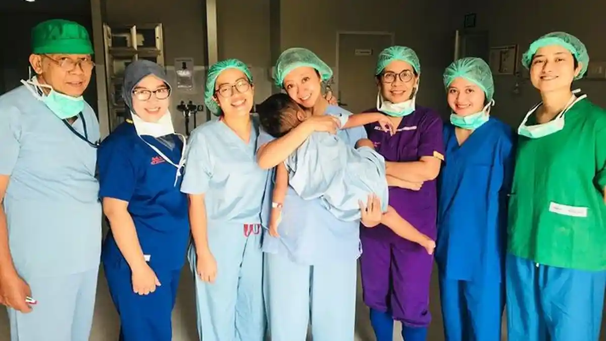 Anak Batal Operasi, Asri Welas Tak Kuasa Membendung Air Mata