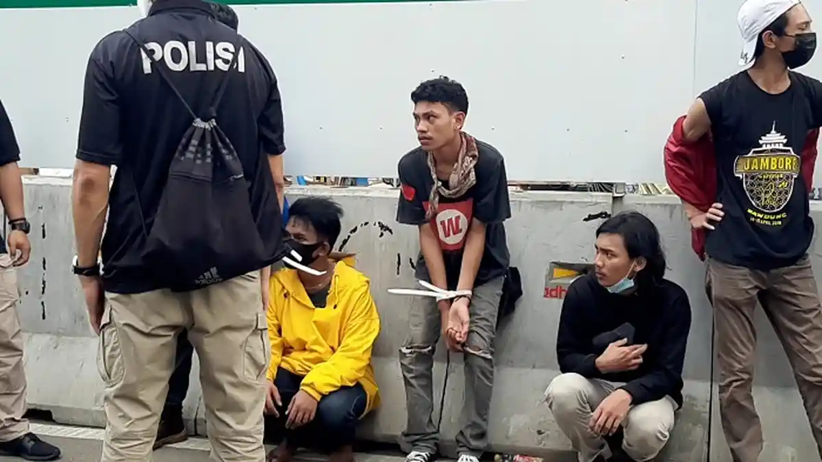 Sederet Foto Mahasiswa Diamankan Polisi saat Memperingati May Day