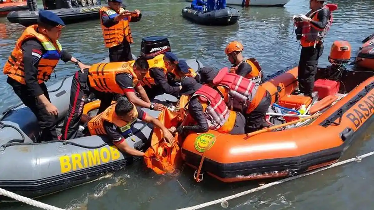 Tim SAR Berhasil Temukan Mayat yang Sempat Mengapung dan Hilang di Muaro Padang