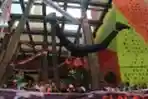 Aksi Para Slackliner di Kompetisi Slackline Bandung