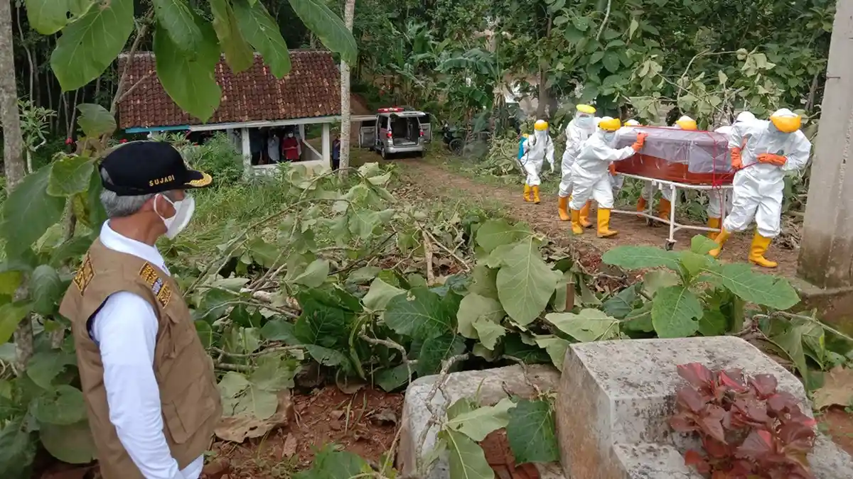 Bupati Sujadi Beberkan Alasan Selalu Hadiri Pemakaman Pasien Covid-19 di Pringsewu