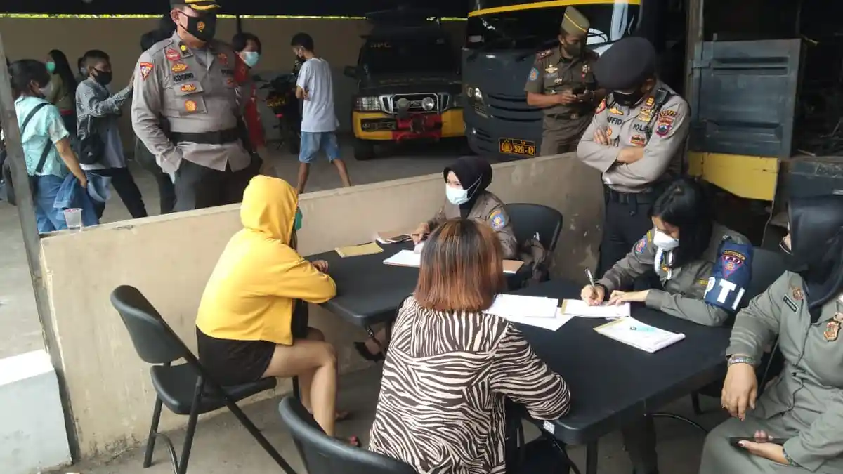 Polisi Temukan Tempat Karaoke di Pati Nekat Buka saat PPKM, Langsung Kena Denda