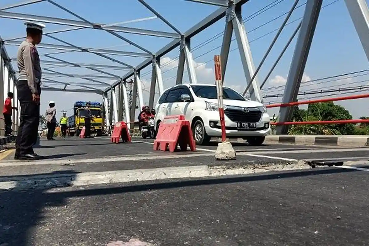 Hati-hati saat Lewat Jembatan Pait Pekalongan, Ada Dua Retakan yang Menimbulkan Lubang Sambungan