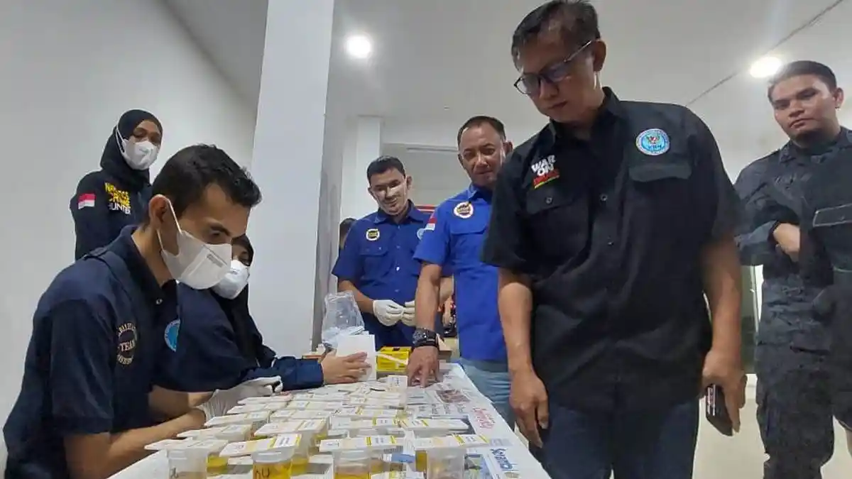 BNN Aceh Tes Urine Mendadak Bagi 28 Sopir di Terminal Tipe A Banda Aceh