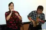 20130815_henny-purwonegoro-diiringi-saksofon-didiek-sss_9088.jpg