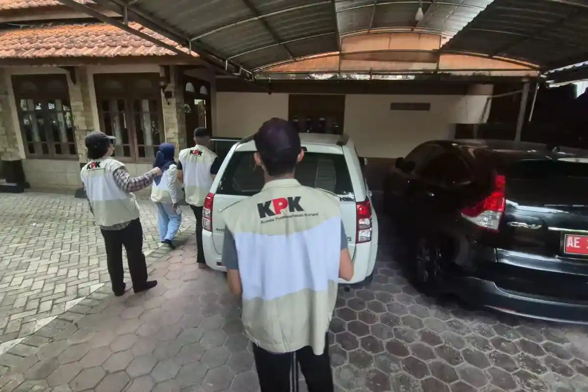 7 Hari KPK Masih di Ponorogo, Kini Geledah Rumah Dinas Sekda Agus Pramono