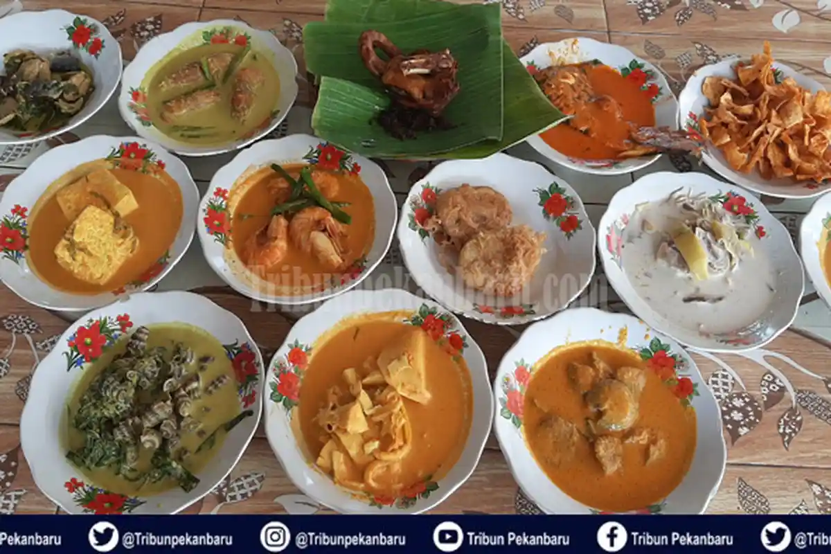 KULINER Khas Riau, Ayam Kampung Goreng di Siak Menu RM Pondok Bambu Jihan Khas Masakan Minang-Melayu