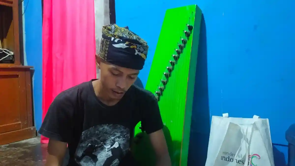 Kisah Aban Sudrajat, Pemuda Cigombong Bogor yang Mengolah Bambu Menjadi Kesenian