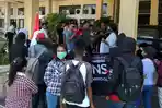 mahasiswa-tuntut-direktur-politeknik-negeri-kupang-temui-massa-pendemo.jpg