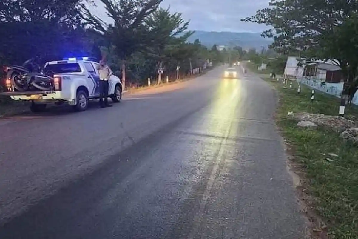 Tumpahan Solar Sepanjang Jalan Bypass Kolaka Sulawesi Tenggara, Polisi Imbau Pengendara Berhati-hati