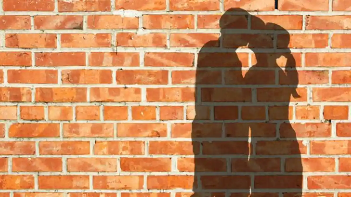 Awas! Ciuman Bisa Menularkan Hepatitis