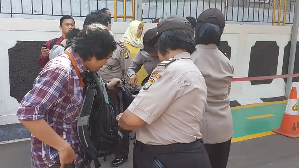 Sidang Terorisme Aman Abdurrahman, Polisi Periksa Seluruh Pengunjung di Pintu Masuk PN Jaksel