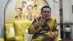 Wakil-Ketua-DPRD-Kota-Surabaya-Arif-Fathoni-mendorong.jpg