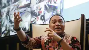 Wali-Kota-Surabaya-Eri-Cahyadi-saat-memberikan-penjelasan-beberapa-waktu-lalu.jpg