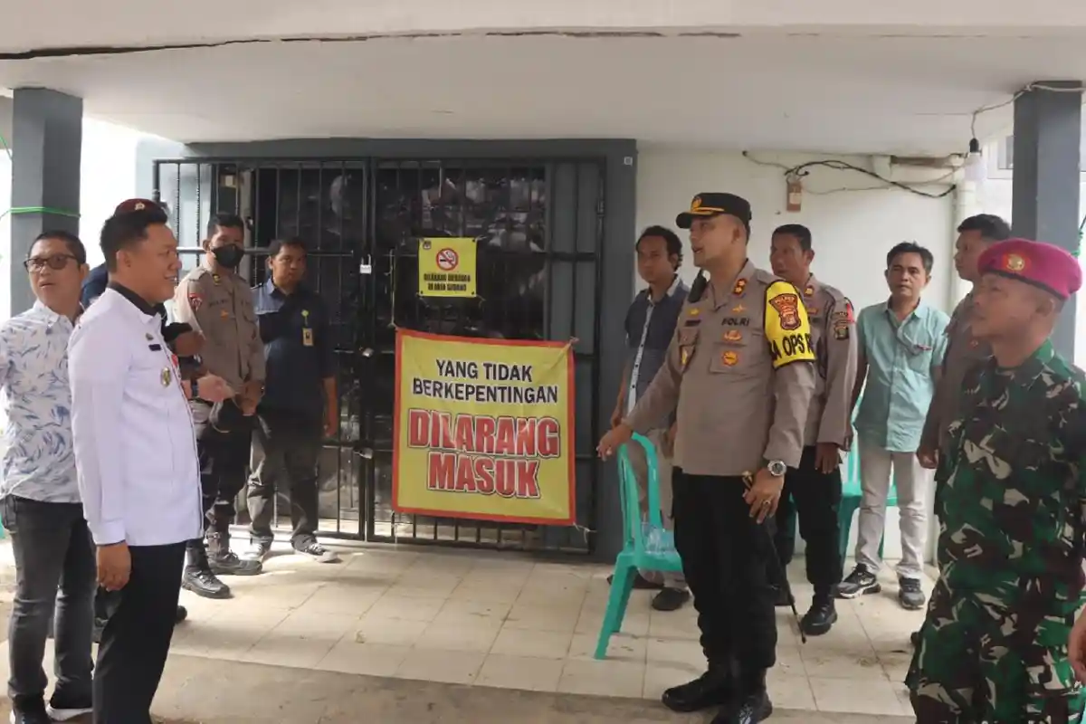 Polres Lampung Utara Polda Lampung Amankan Rapat Pleno Hasil Pemilu 2024 Tingkat Kabupaten