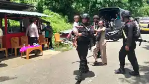 Warga-Desa-Sibenpopo-Halmahera-Tengah-pulang-ke-rumah-pasca-bentrok.jpg