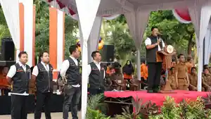 Bupati-Nganjuk-Marhaen-Djumadi-pimpin-Apel-Siaga-Petugas-Sensus-Ekonomi-2026.jpg