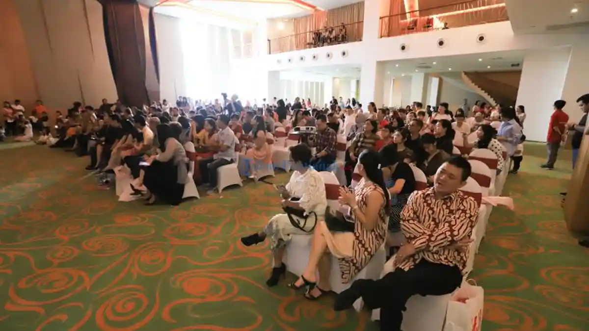 FOTO: Acara Perayaan Kelulusan Sekolah Kinderfield Angkatan IV di Harris Hotel - orangtua-murid-duduk.jpg