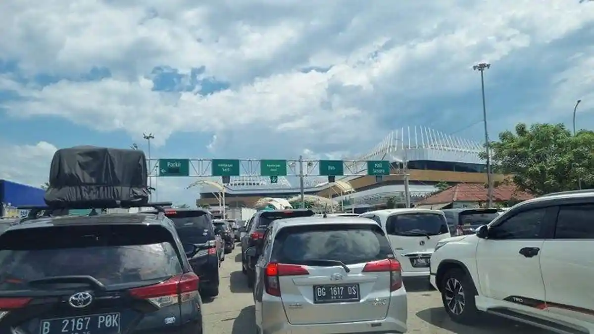 Siang Ini Pelabuhan Merak Macet Parah, Jarak 3 Km Ditempuh dalam 3 Jam