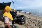 Libur Lebaran, Omzet Penyewaan Ban di Pantai Ujong Blang Meningkat
