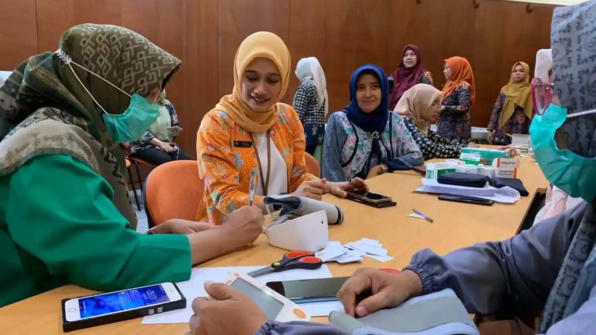 Puskesmas Lubuk Kilangan Skrining PTM Karyawan Semen Padang Group