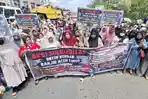 Ratusan Emak-Emak Datangi Pendopo Bupati Aceh Timur, Tuntut Kejelasan Data Korban Banjir