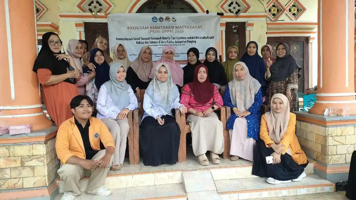 Dosen UNM Latih Perempuan Desa Pangkep Jadi Pengusaha Kaktus