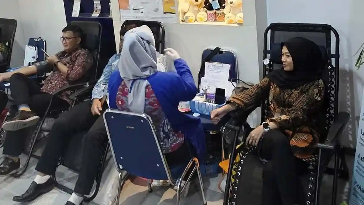 Aksi Donor Darah Warnai Peringatan HUT Ke-27 Bank Mandiri di Pangkalpinang