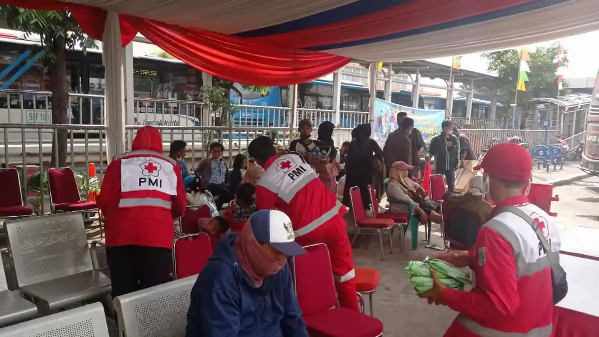 Relawan PMI Jakarta Utara Siaga 24 Jam di 2 Posko Kesehatan Arus Mudik dan Balik Lebaran