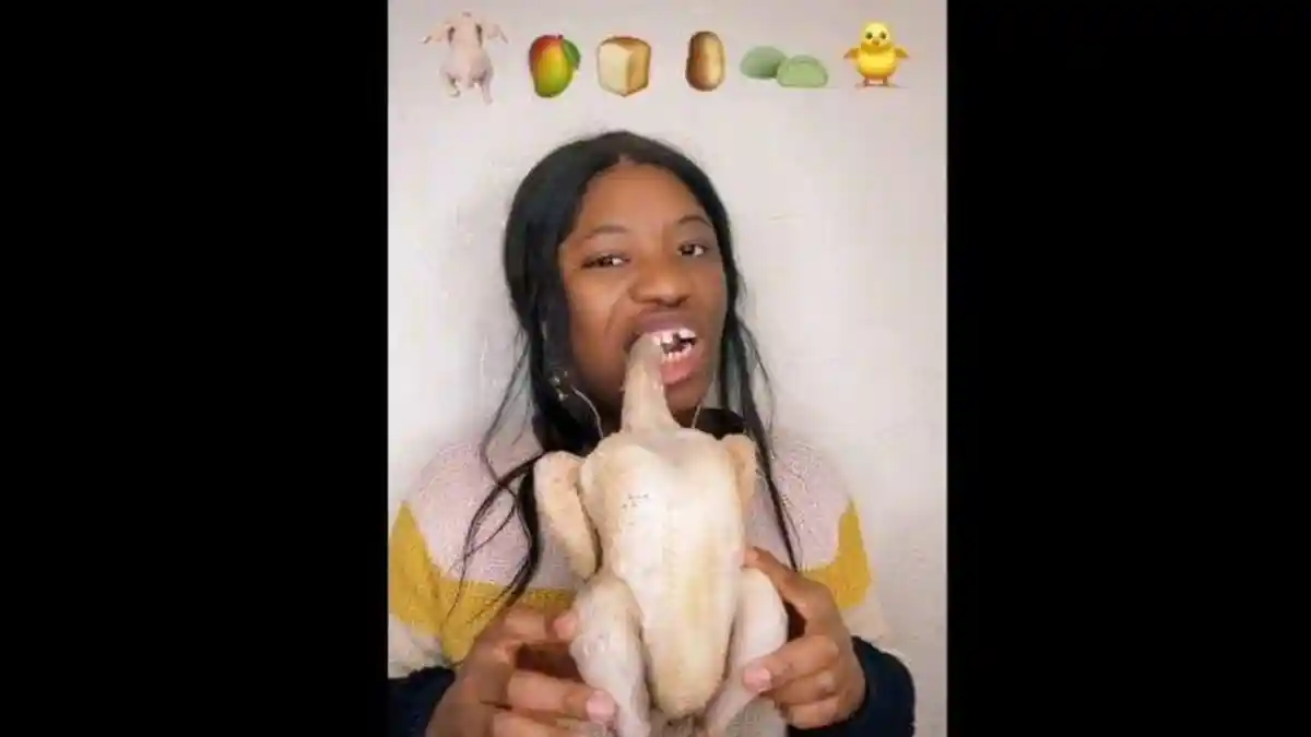 Aksi Wanita Makan Ayam Dengan Tulangnya Hingga Kepiting Beserta Cangkangnya