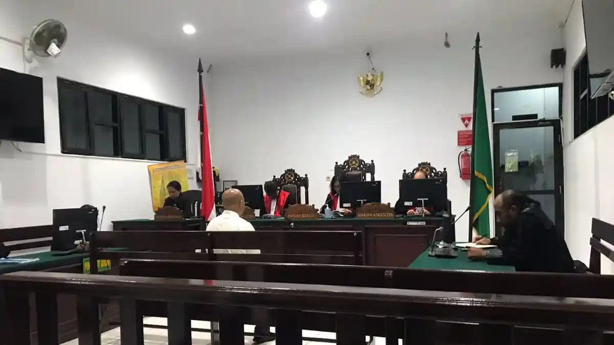 Korupsi Dana Desa, Mantan Raja Abubu Marthinus Lekahena Divonis 6 Tahun Penjara