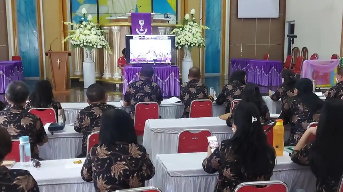 Sekretaris BPMS Pdt Evert Tangel, Pimpin Ibadah SMSI GMIM ke 80