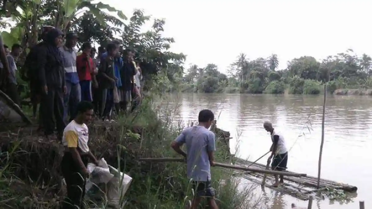 Mayat Bugil Mengapung di Sungai Ogan Desa Kapuk Pemulutan