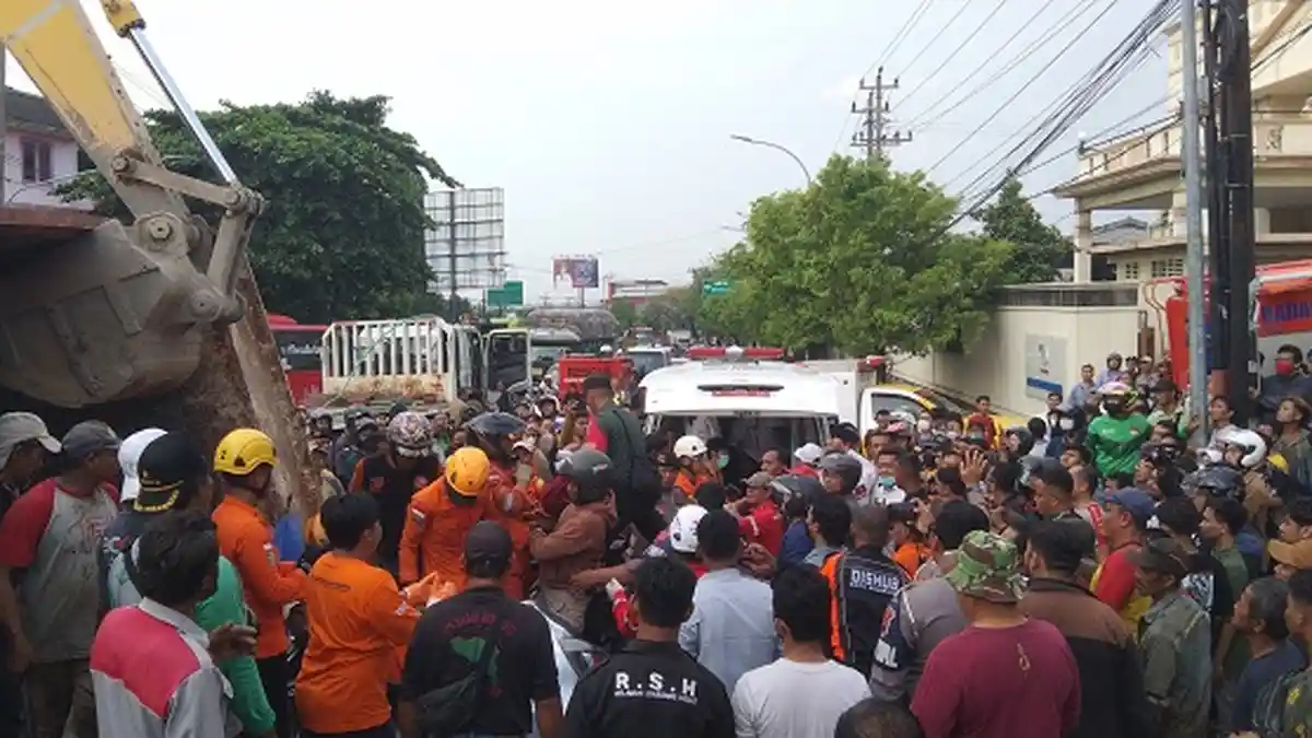 Evakuasi Bocah Penumpang Agya yang Terhimpit Dump Truk di Semarang Dramatis, Butuh Waktu 3 Jam