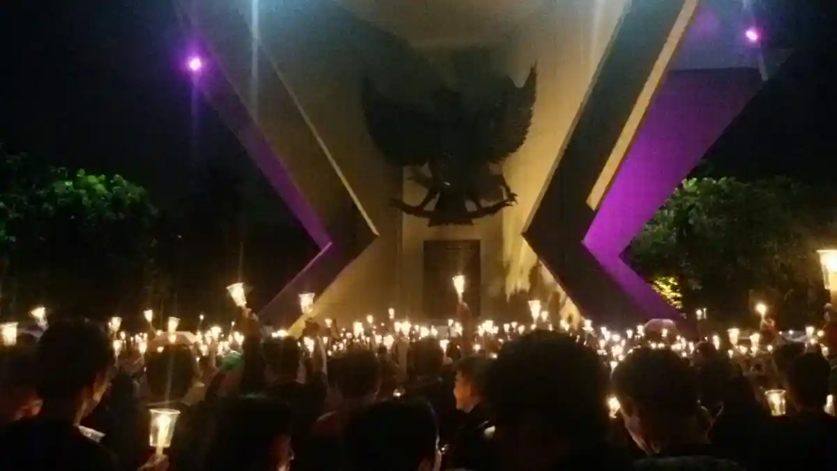 Warga Palembang Serukan Kesatuan NKRI Lewat Seribu Lilin di Monpera