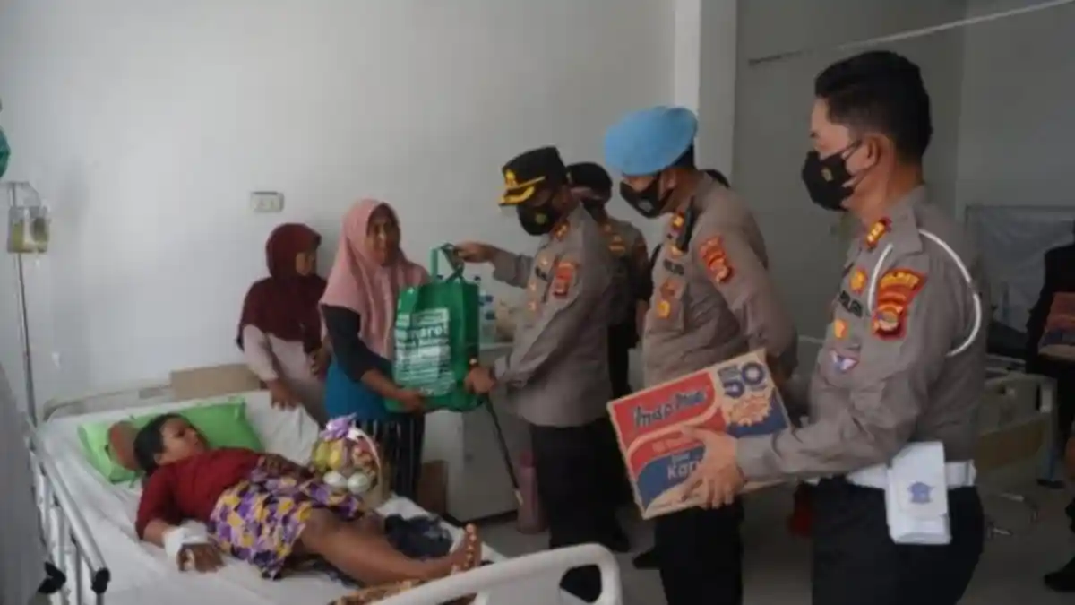 Kapolres Pesawaran Jenguk Dua Bocah Tersambar Petir di RSUD Pesawaran: Kondisinya Membaik