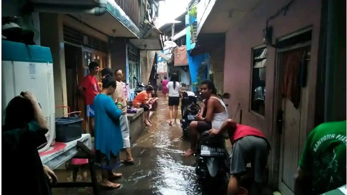 Yuk Simak Tips Warga Kampung Melayu Rawat Motor yang Terkena Banjir