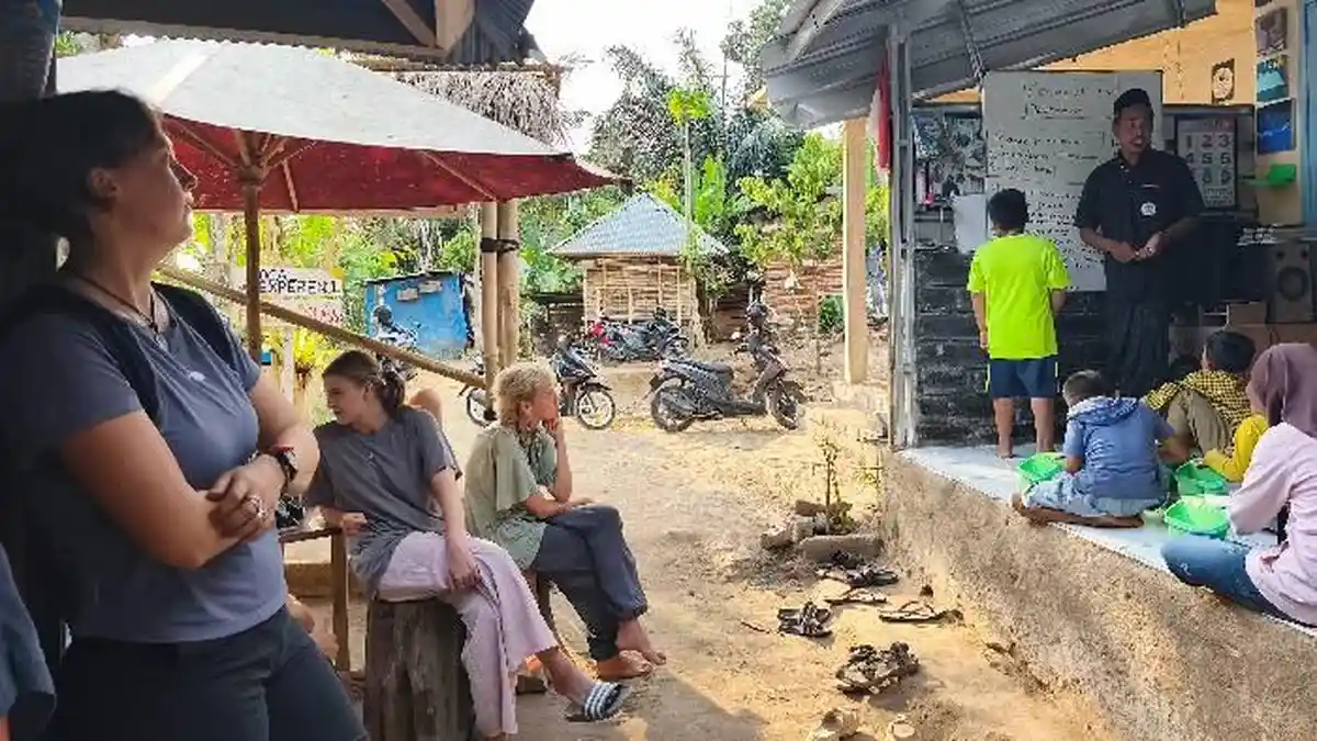 Pemuda Paok Lombok Jual Pengalaman Hidup Bersama Warga, Turis Bayar Rp ...