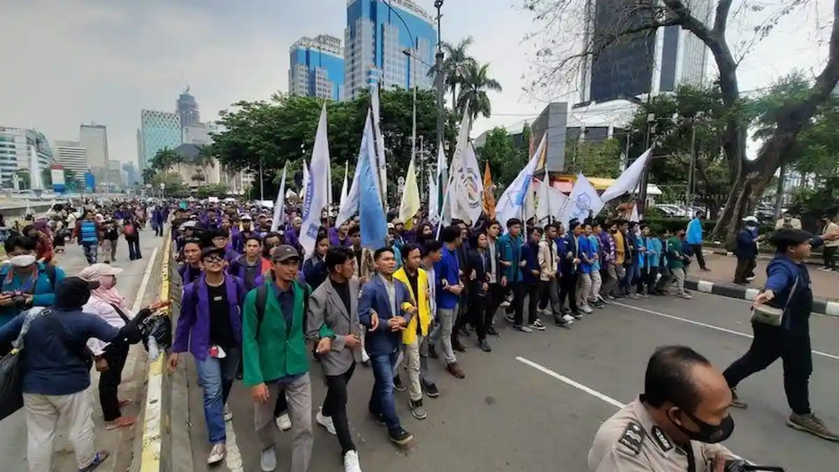 Tolak Pengesahan Perppu Cipta Kerja Jadi UU, Hari Ini Ribuan Mahasiswa dari BEM SI Demo di DPR