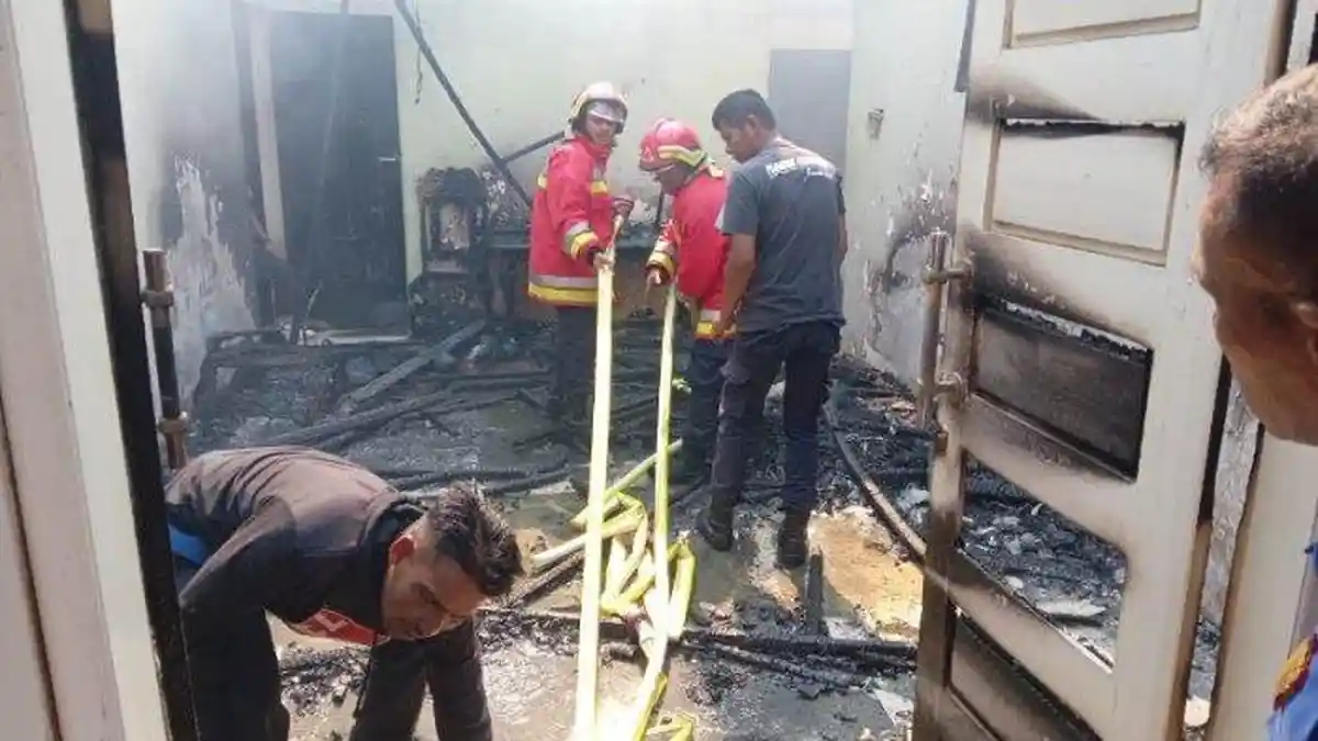 Satu Rumah Dua Lantai di Banda Aceh Terbakar