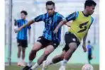 Pemain-Arema-FC-saat-menjalani-sesi-latihan-rutin-di-Stadion-Gajayana-Malang1.jpg