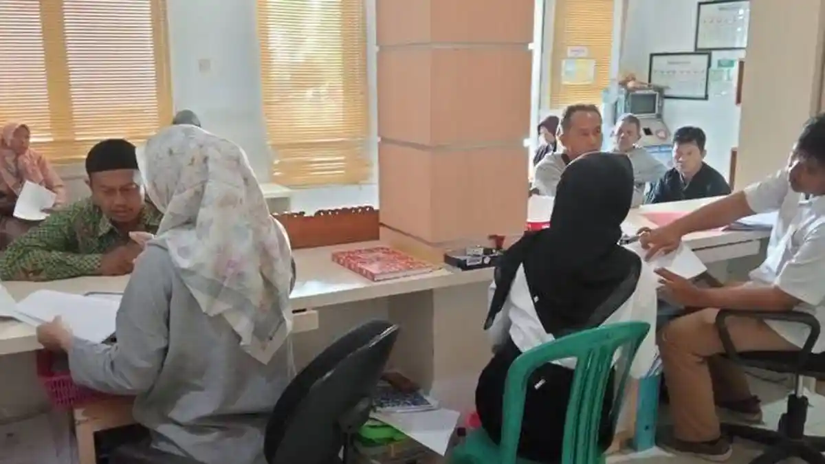 Banyak yang Ganti Status, Ratusan Warga Datangi Kantor Disdukcapil Pangandaran